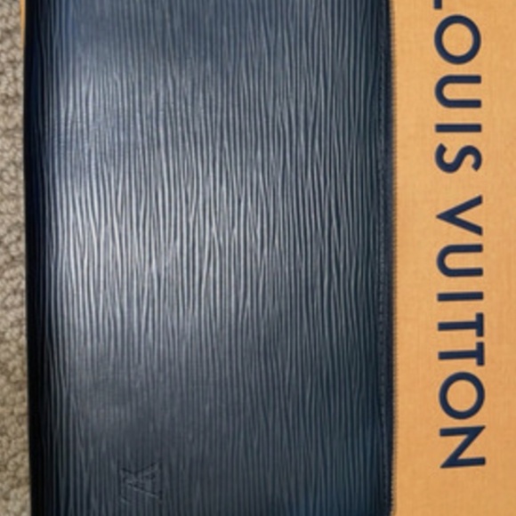 Louis Vuitton Epi Pochette Black Leather Silver Hardware - Picture 7 of 12